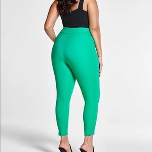Fashion To Figure | Ankle Slim Crop Velour Tight Womens Size 3 Green Pull on
